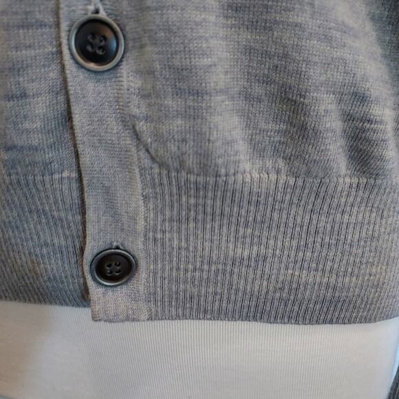 🔴3/$20 Gap Extra Fine Merino Wool Gray Cardigan - FLAW Size M - Picture 6 of 13